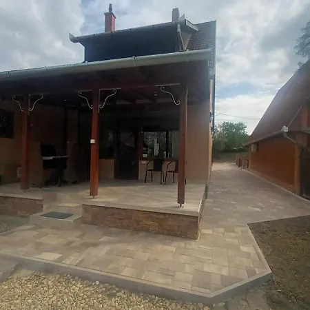 Feriehus Arnyas Part Vendeghaz